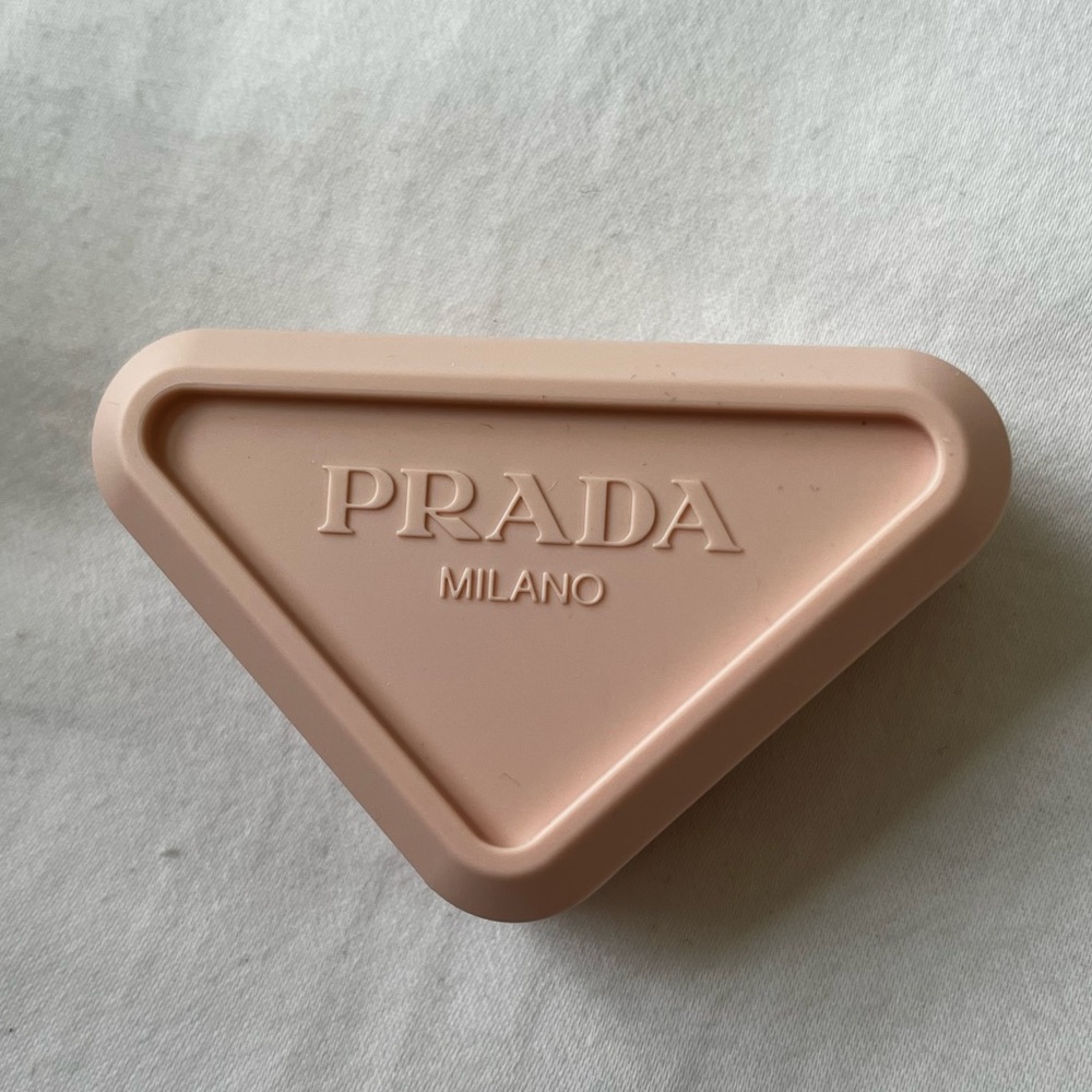 Prada Touch Cream-to-Powder Blush Shade Dahlia - Picture 2 of 5